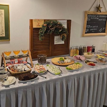 Pensjonat Akacja Кудова-Здрой Екстериор снимка